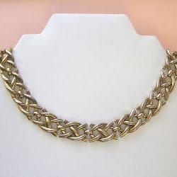 Vintage Trifari Gold Tone Link Choker
